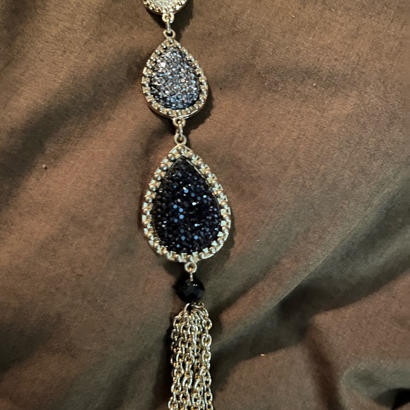 Gold necklace with rhinestones. - Picture 3 of 4